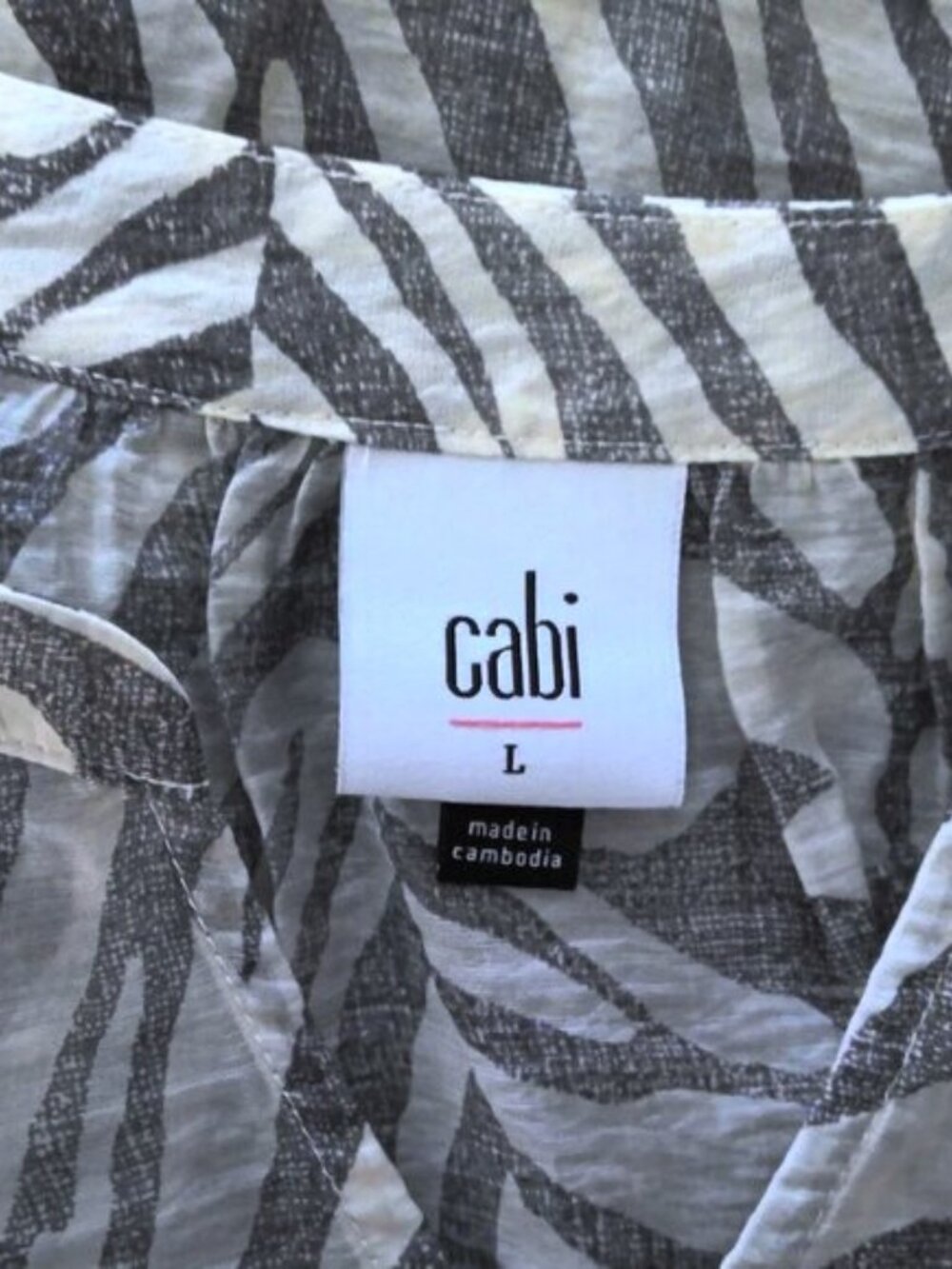 New CAbi Top Pullover Gray & White Zebra Print V-Neck Flutter Sleeve NWOT Sz L - Picture 4 of 5